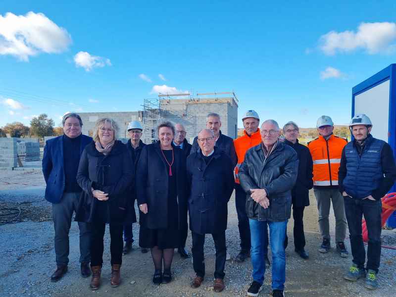 Elus en visite sur le chantier du crematorium